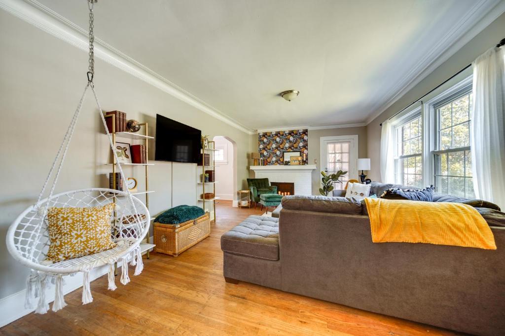 Historic Detroit Bungalow Pet and Family Friendly photo 3