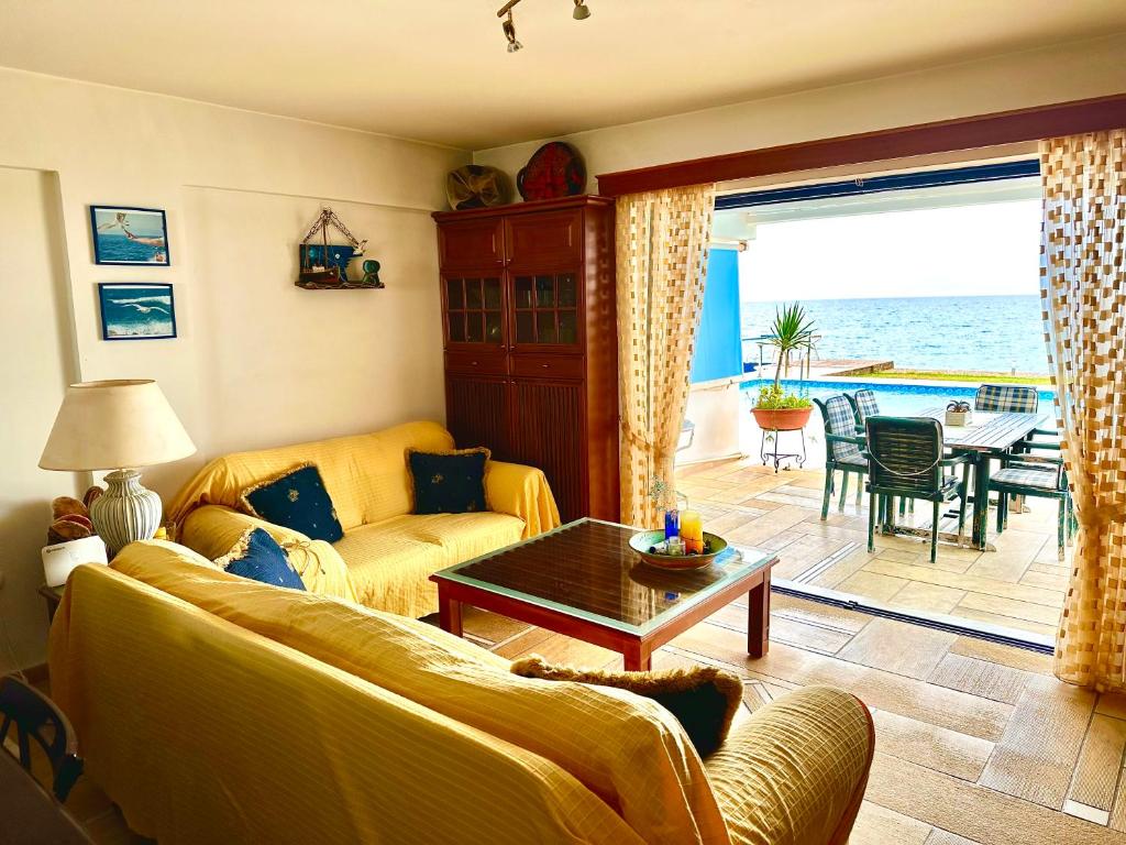Pool Beachouse With Stunning Views photo 1
