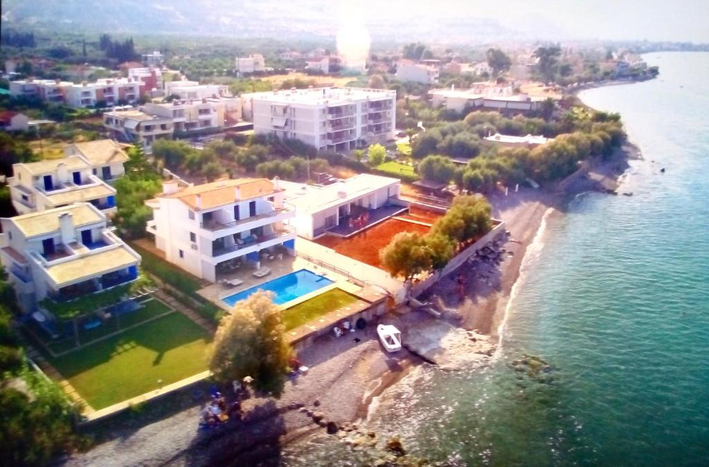 Pool Beachouse With Stunning Views photo 3