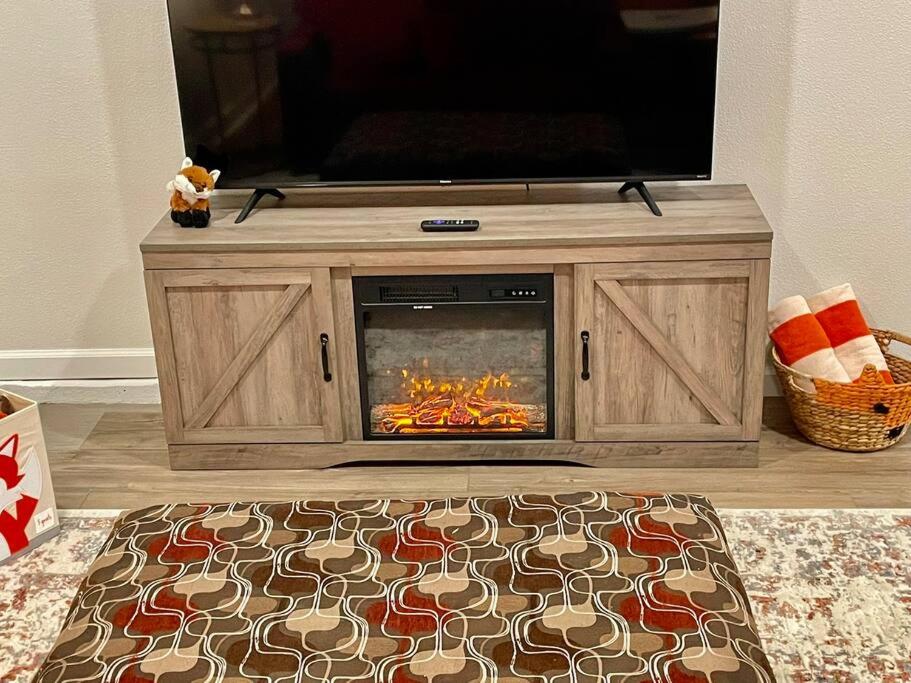 Foxs Den Hot Tub Bbq Queen Bed Sleeps 2 photo 3