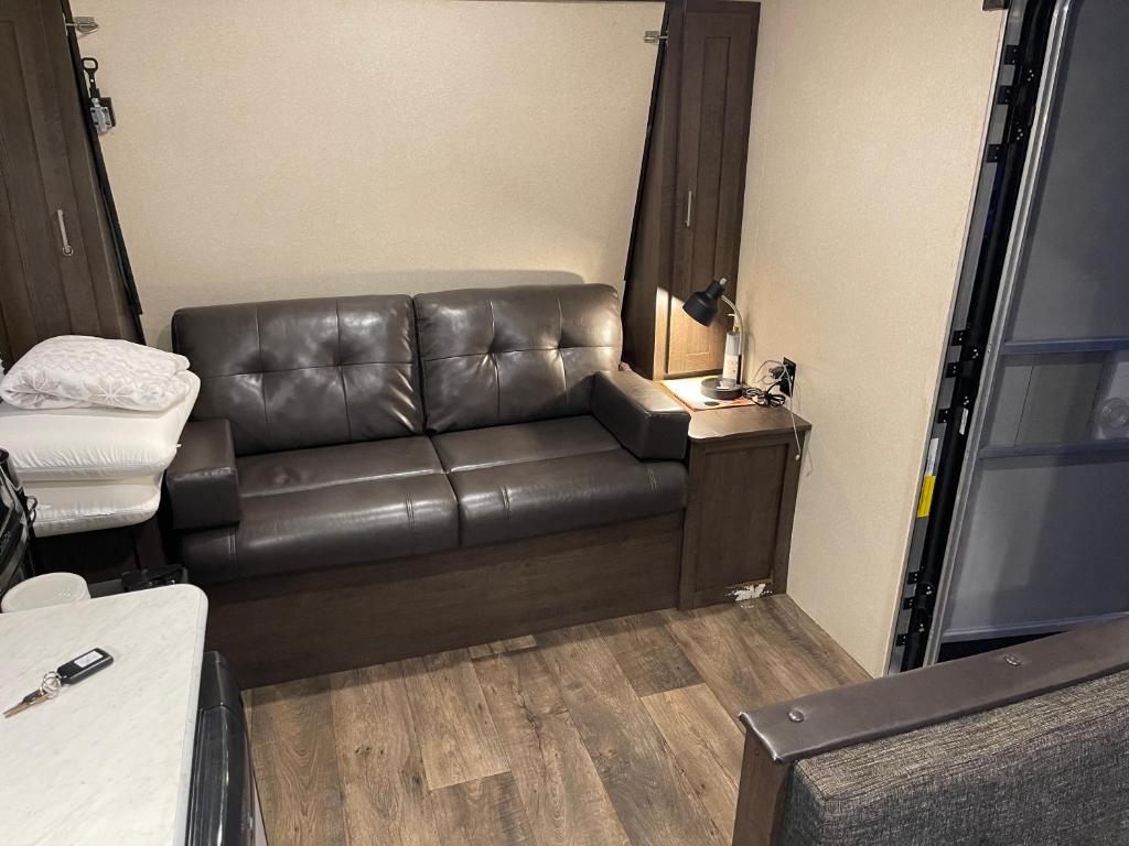 Private mini entire home with kitchen and bathroom photo 2