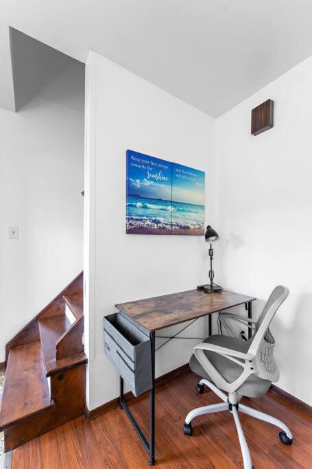 Balcony/Patio/ Fenced Yard /Beach/Park& Pet Allow photo 2
