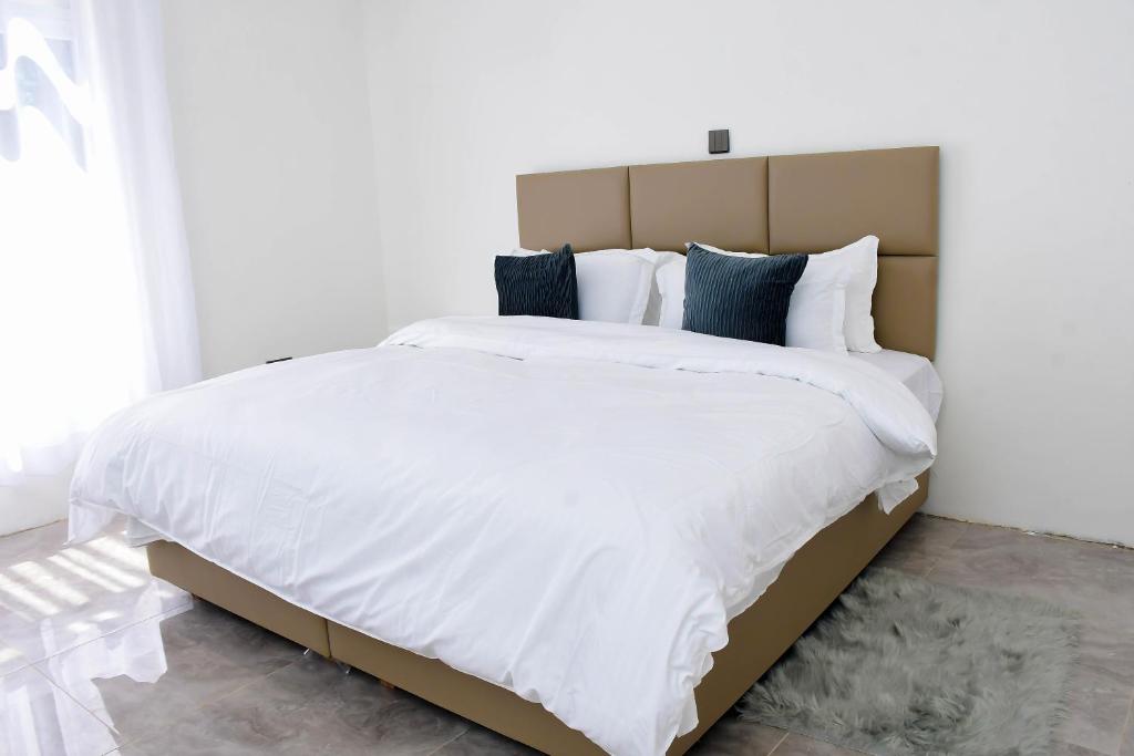 Deluxe and Standard en-suite rooms at The White House photo 3