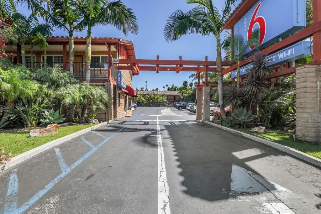 Motel 6 Carlsbad, CA - North image
