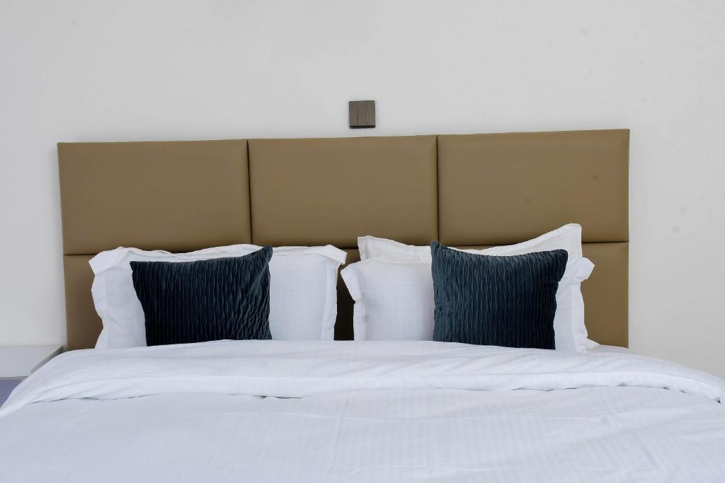 Deluxe and Standard en-suite rooms at The White House photo 2