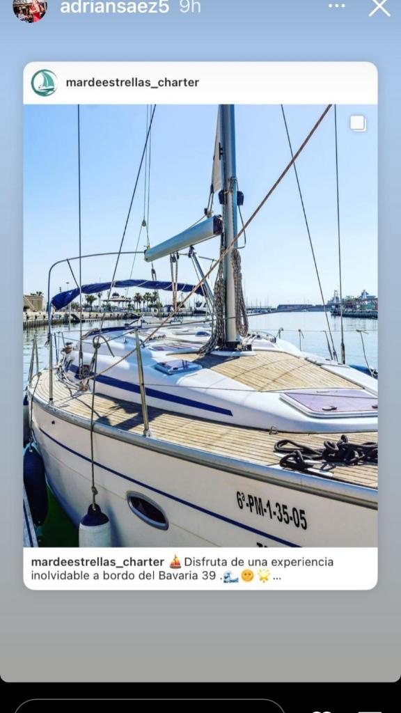 Velero en club náutico valencia mar