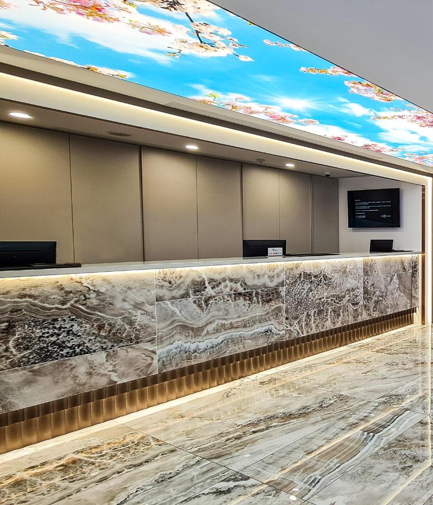 Hotel 81 Palace - NEWLY RENOVATED photo 1