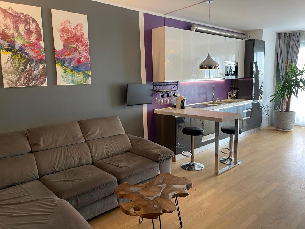 Anastasia's boutique apartment - Tap to explore photos