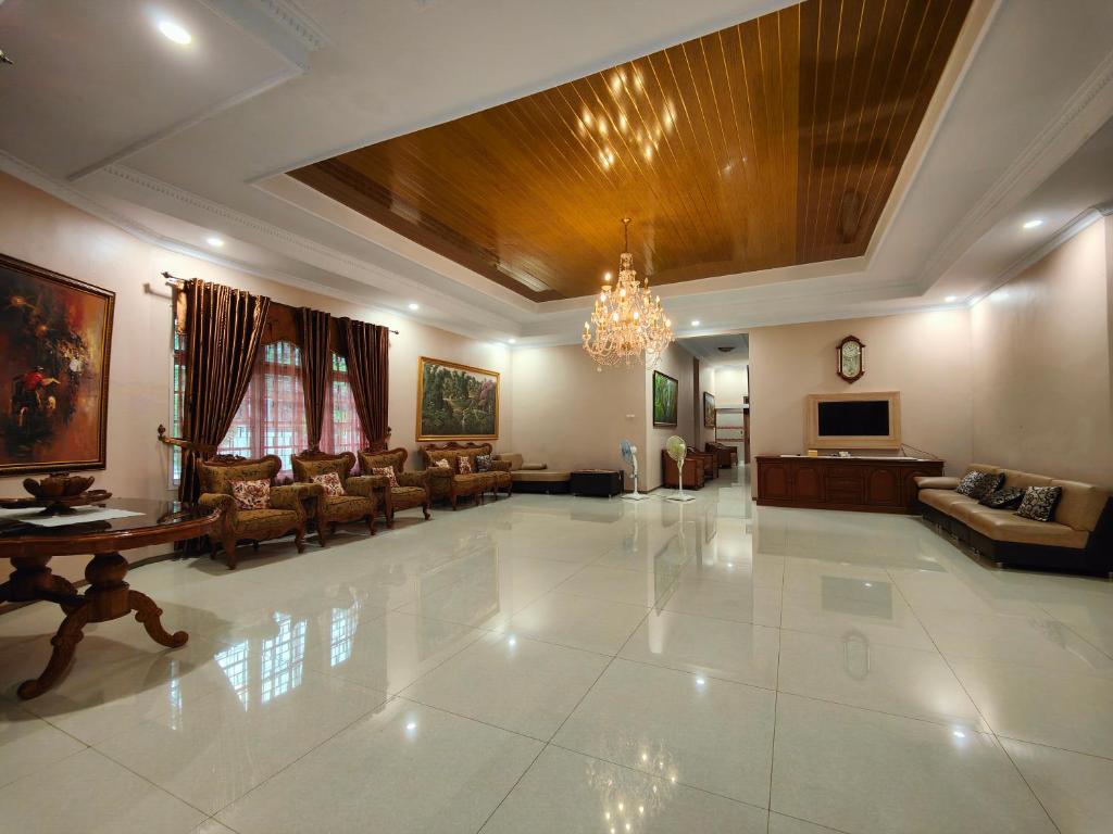 De Hanami Homestay Setrayasa photo 2