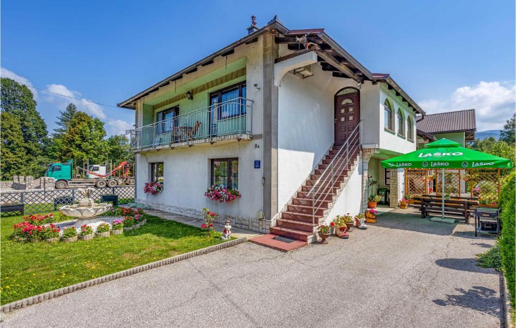Awesome Home In Lic With Wifi And 2 Bedrooms