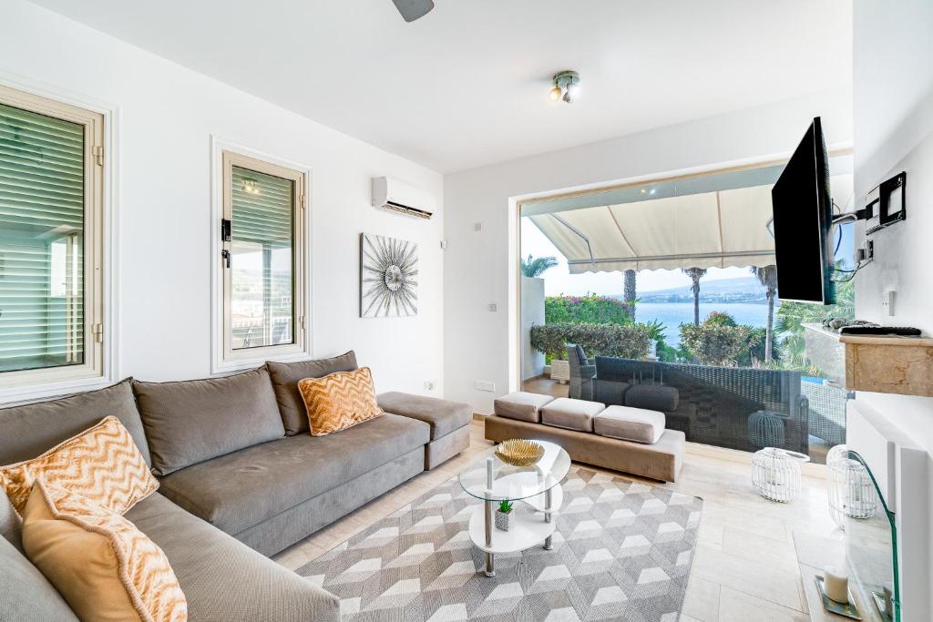 Beach Front Villa Mer Blu by Ezoria Villas photo 3