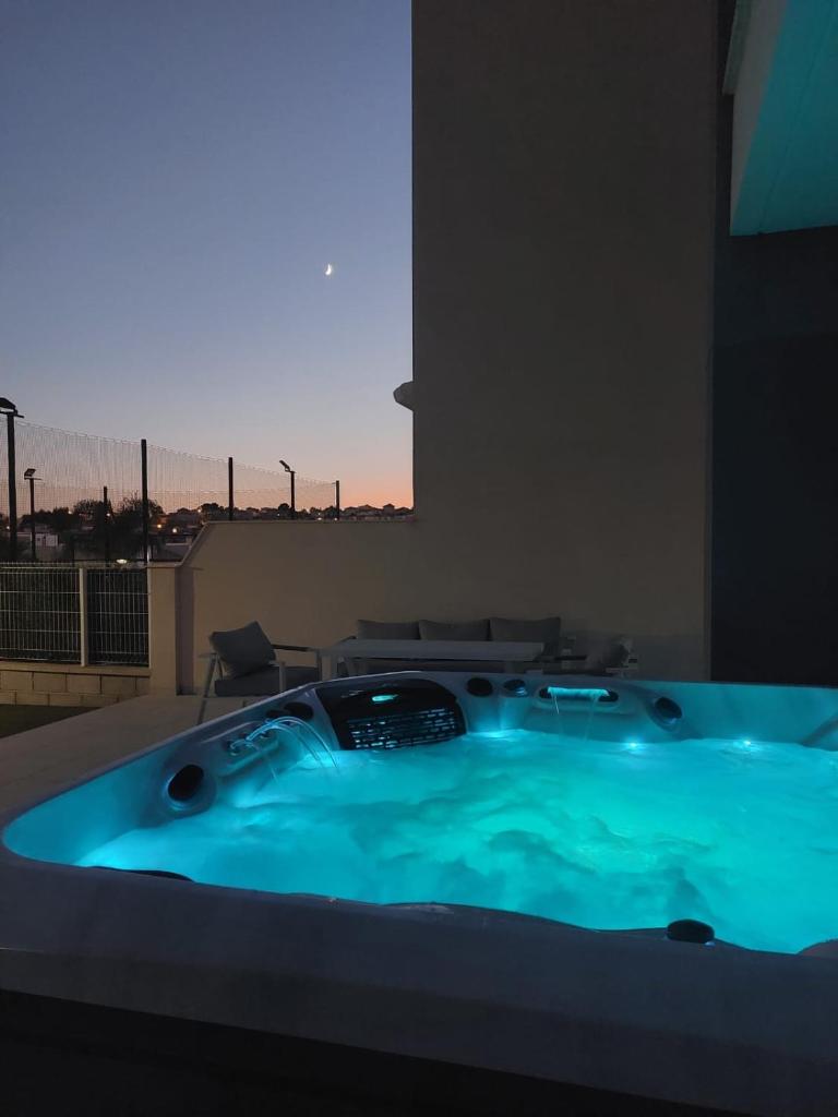 NEW Stunning ground floor Apartment with Jacuzzi photo 1