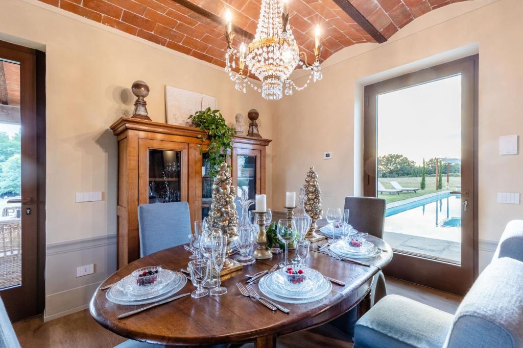 Il Conte, Traditional Tuscany 3 bedrooms Luxury Farmhouse Villa with Private Pool and SPA in Orentano photo 4