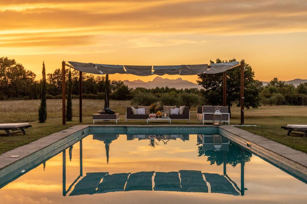 Il Conte, Traditional Tuscany 3 bedrooms Luxury Farmhouse Villa with Private Pool and SPA in Orentano photo 1