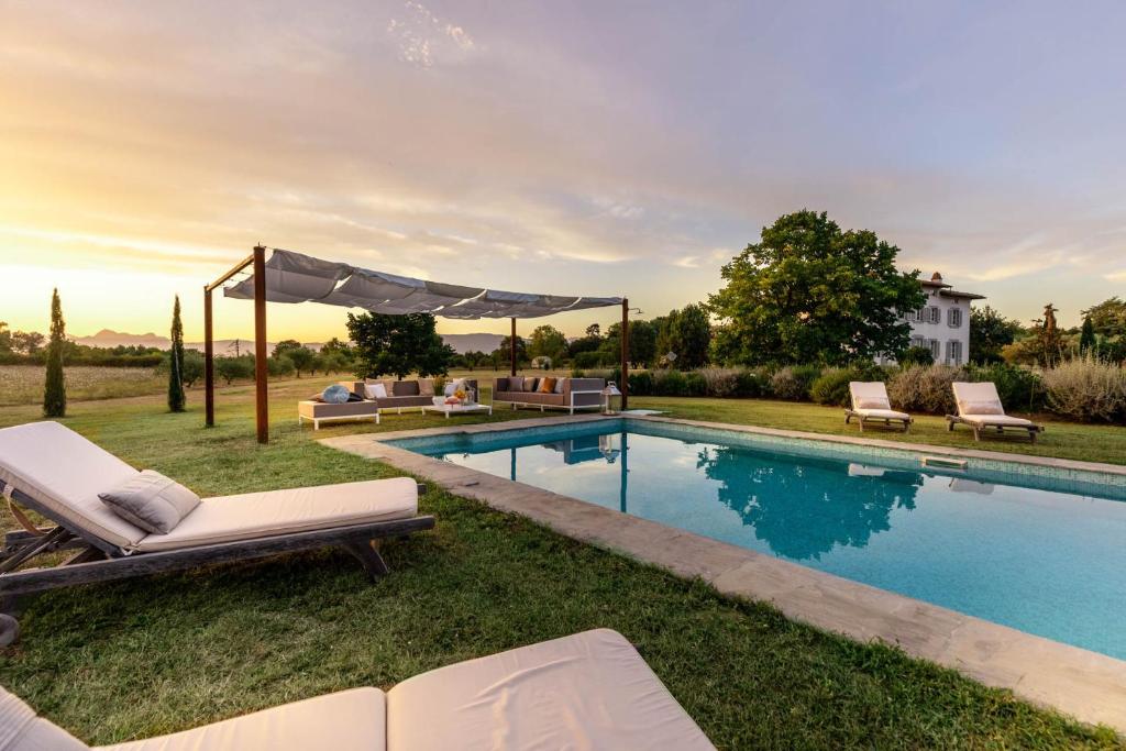 Il Conte, Traditional Tuscany 3 bedrooms Luxury Farmhouse Villa with Private Pool and SPA in Orentano photo 2