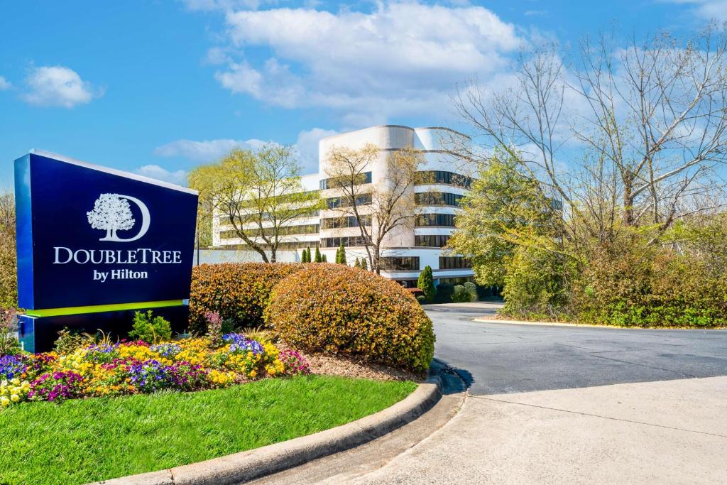 DoubleTree by Hilton South Charlotte Tyvola image