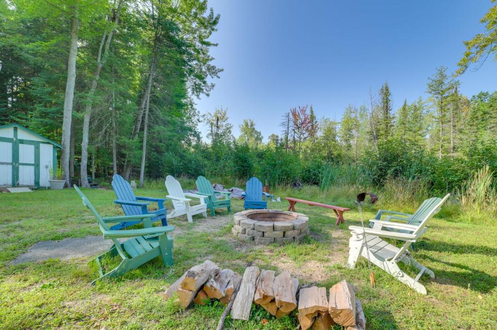 Houghton Lake Area Home with Fire Pit and Yard! photo 1