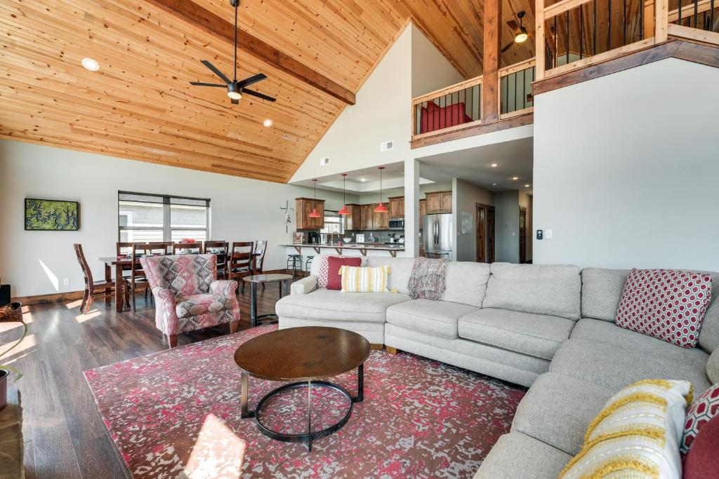 Luxe Table Rock Lake Vacation Rental with Hot Tub! photo 4