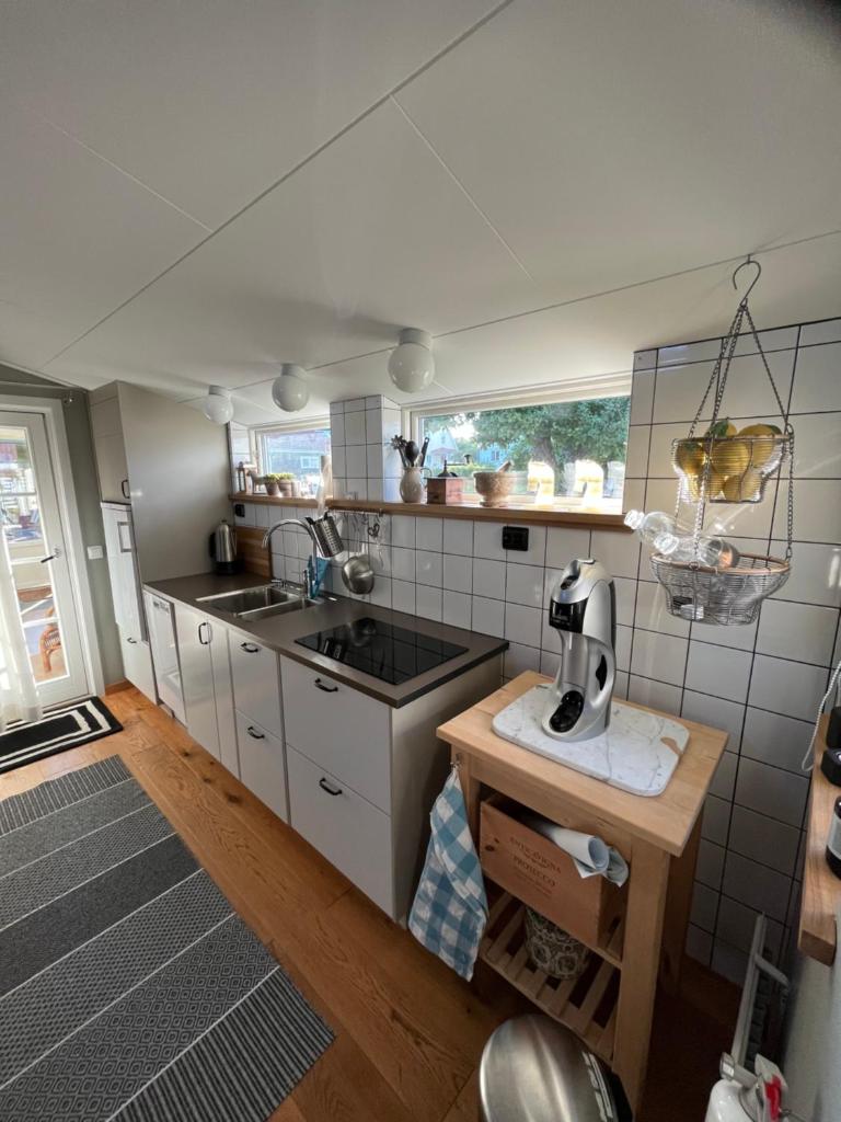 Eget boende i privat uthuslänga photo 1