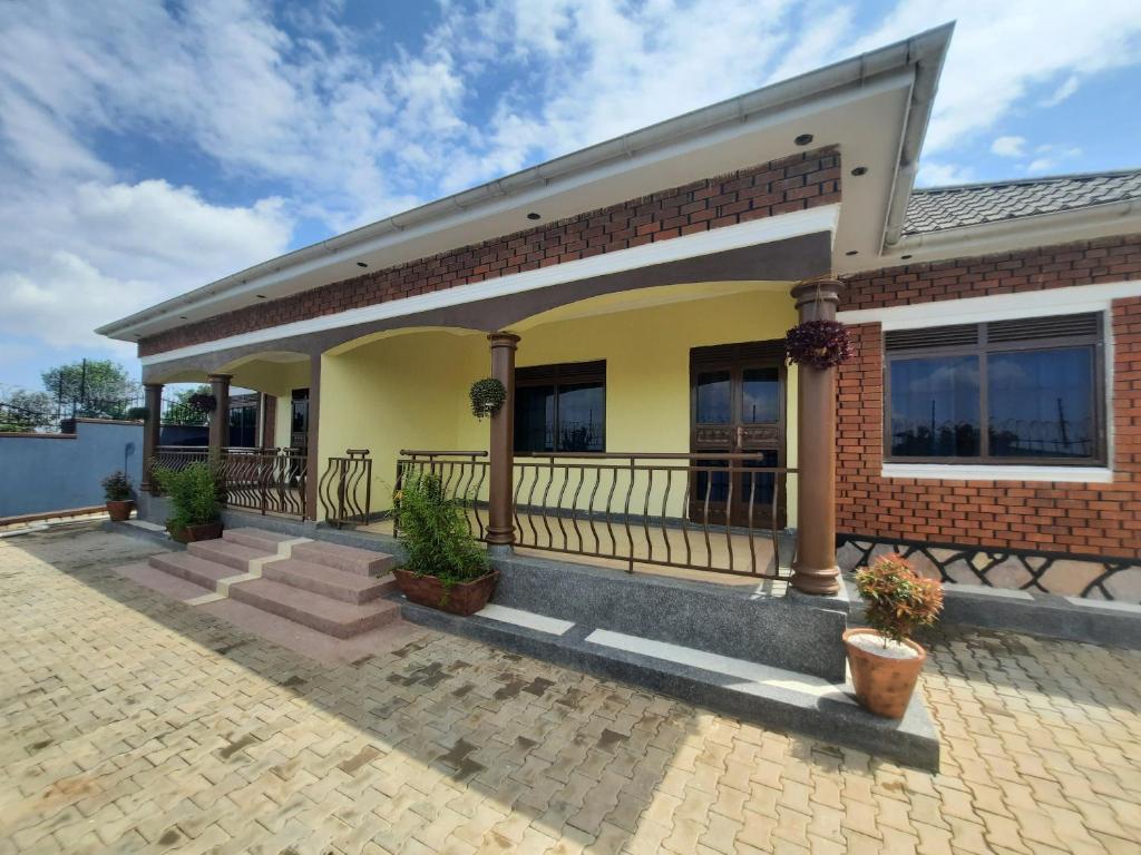 Deerwood Family Apartments, Bulenga