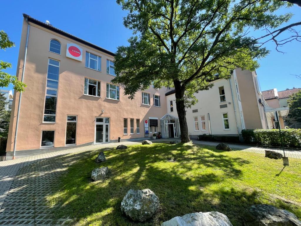 1, 2, sleep Boardinghouse Unterschleißheim Zentrum photo 1