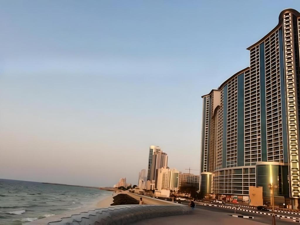 Walk to the Beach, Charming 3-Bedroom Home in Ajman Corniche Residences photo 1