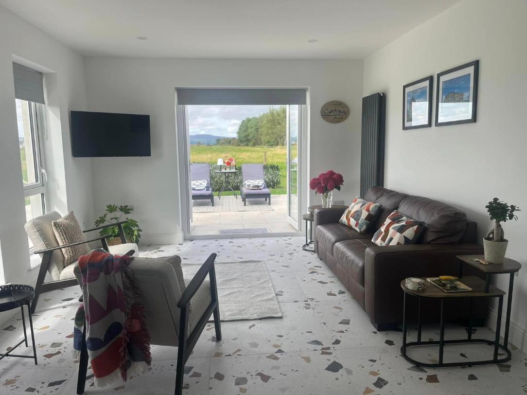 Charming 2-Bed Cottage in County Derry photo 1