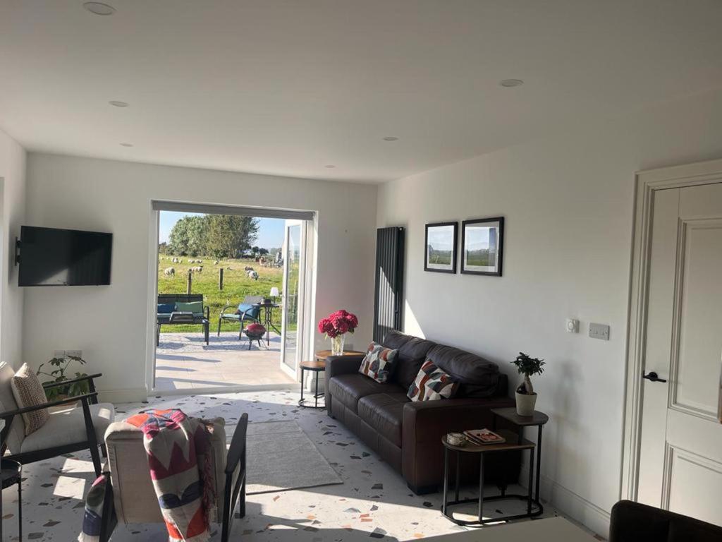 Charming 2-Bed Cottage in County Derry photo 2
