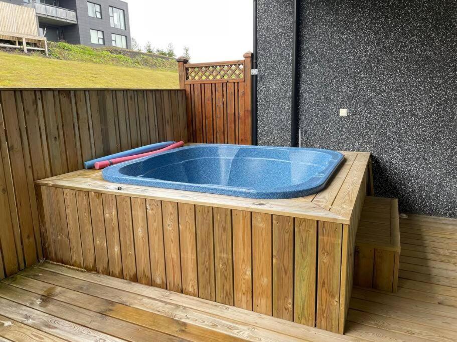 Bright beautiful flat on hilltop w hot tub photo 4