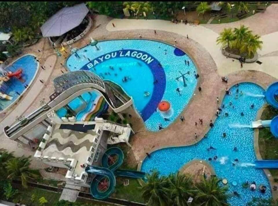Anastays Studio & Apartment Suite with Free 2 & 4 Waterpark Tickets at Bayou Lagoon Resort photo 2
