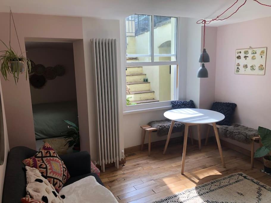 Beautiful, well positioned flat in Clifton Wood - Tap to explore photos