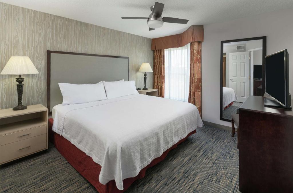Homewood Suites by Hilton Chicago - Schaumburg image