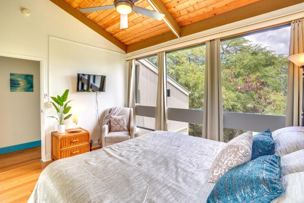Downtown Kailua-Kona Condo w/ Pool & Views - Tap to explore photos
