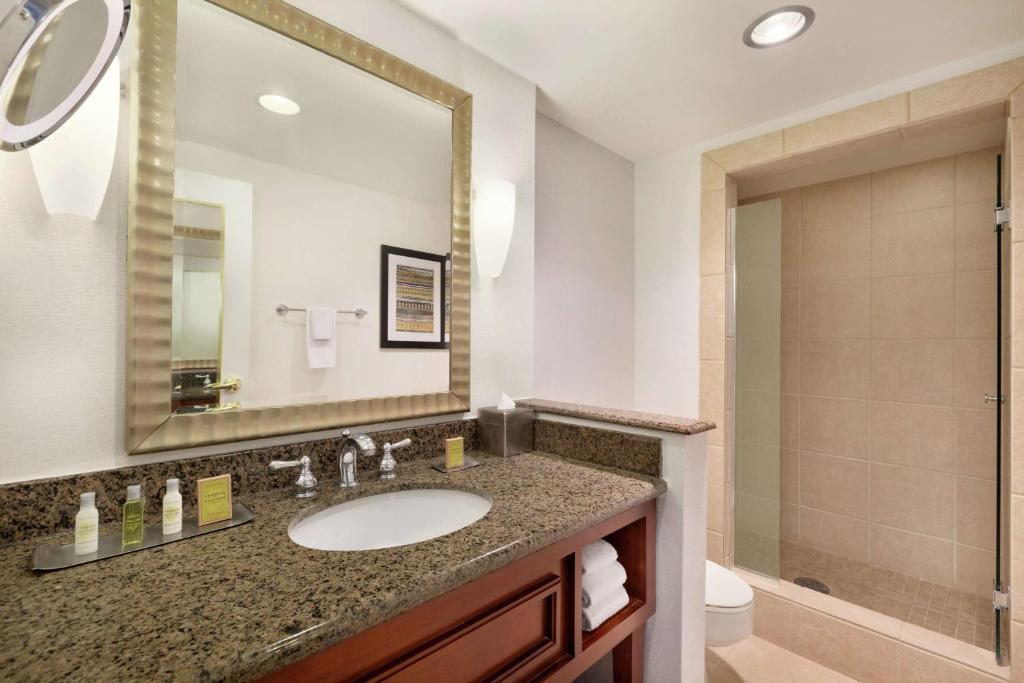 DoubleTree by Hilton Albuquerque Room Type - Queen Room - Non-Smoking