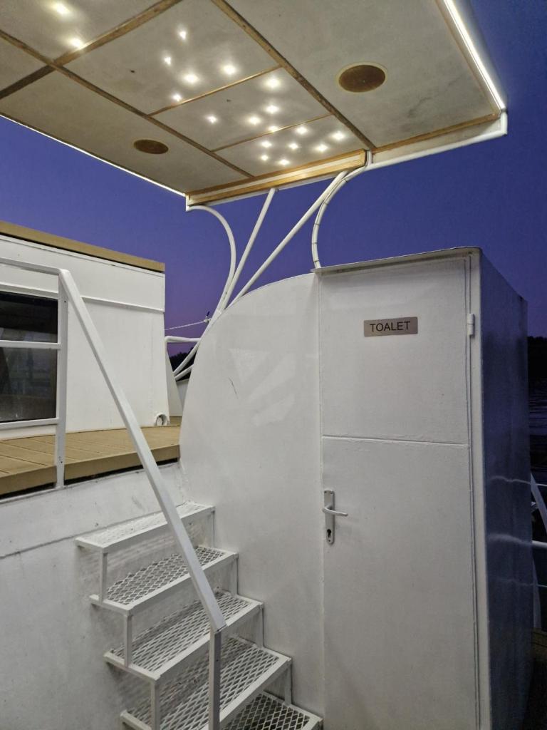 Free Room Boat Apartment photo 4