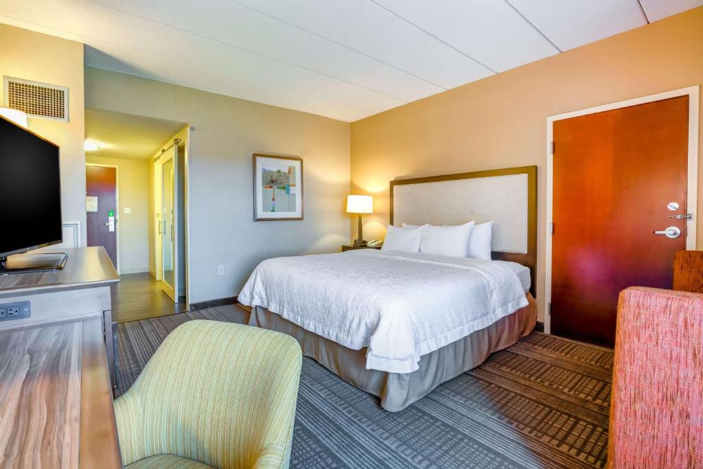 Hampton Inn by Hilton Boston-Norwood - Tap to explore photos