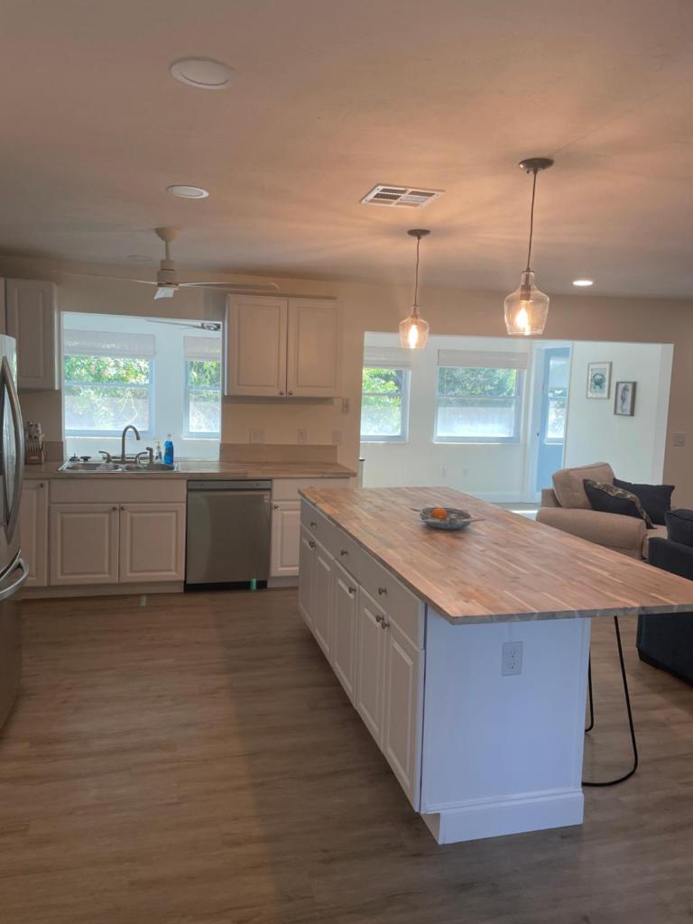 Beautiful Home on LBK photo 4