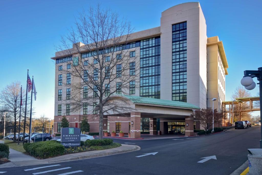 Embassy Suites by Hilton Hot Springs Hotel & Spa image