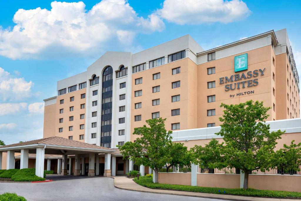 Embassy Suites by Hilton Kansas City International Airport photo 1