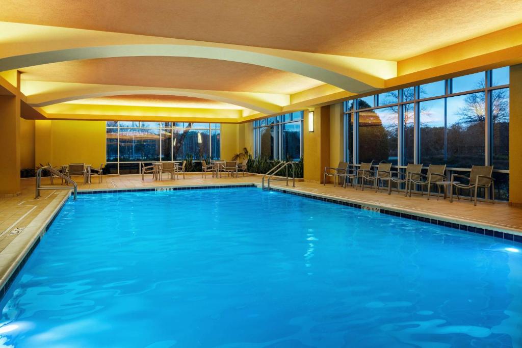 Embassy Suites by Hilton Hampton Convention Center photo 4