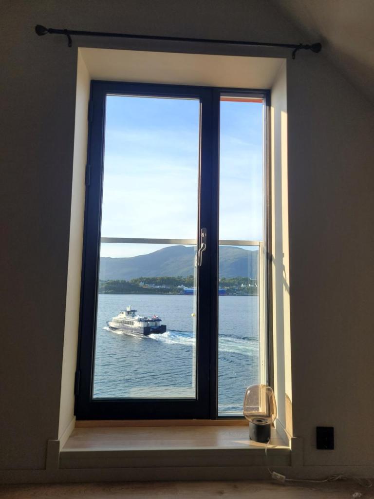 Single Elegant Room i sentrum- Sea View