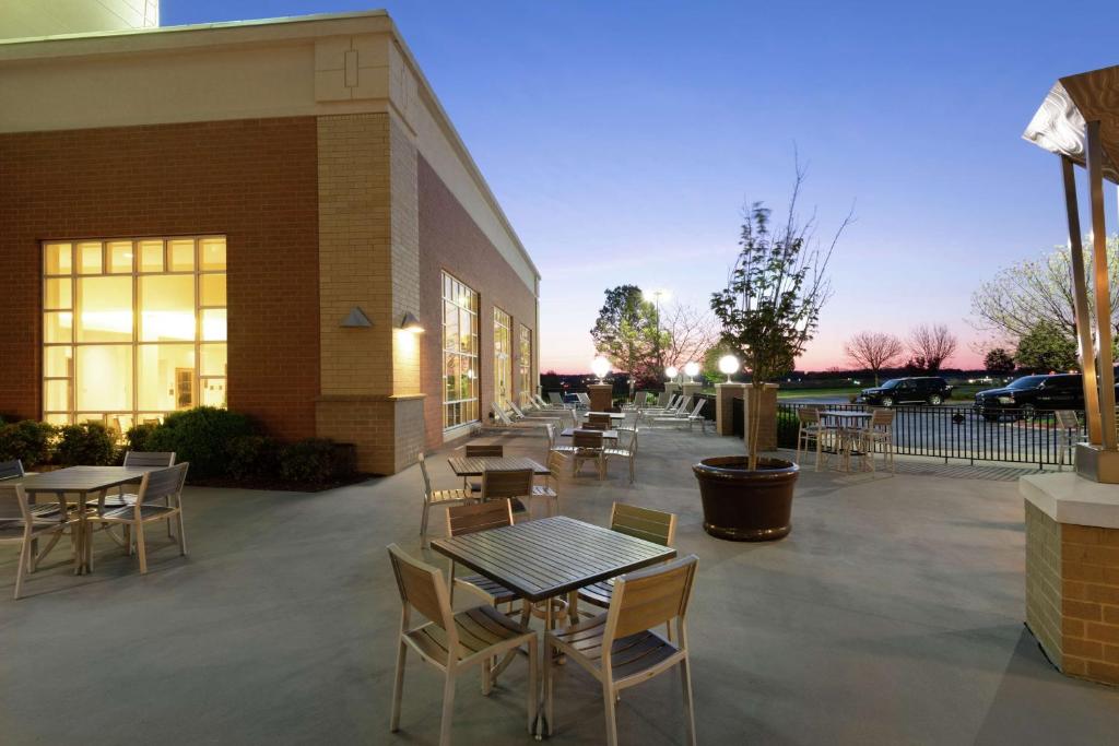 Embassy Suites Northwest Arkansas - Hotel, Spa & Convention image