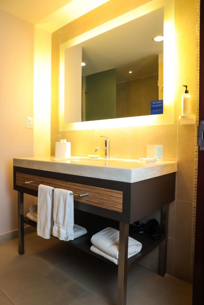 Hampton Inn by Hilton - Zacatecas, Mexico - Tap to explore photos