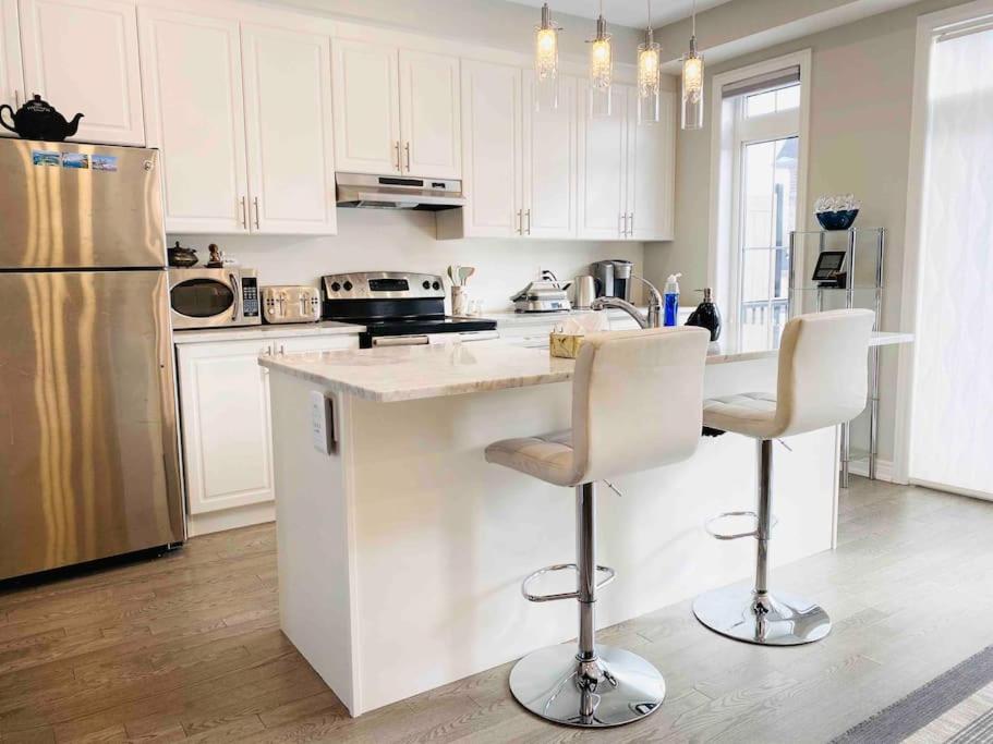 Luxurious Executive Style Townshouse with parking