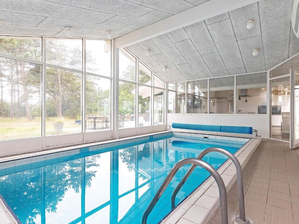 Six-Bedroom Holiday home in Humble photo 3