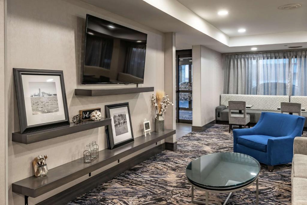 Hampton Inn Waco North photo 2