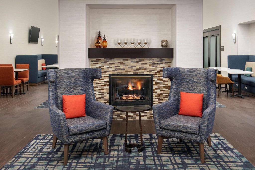 Hampton Inn & Suites Alpharetta-Windward photo 3