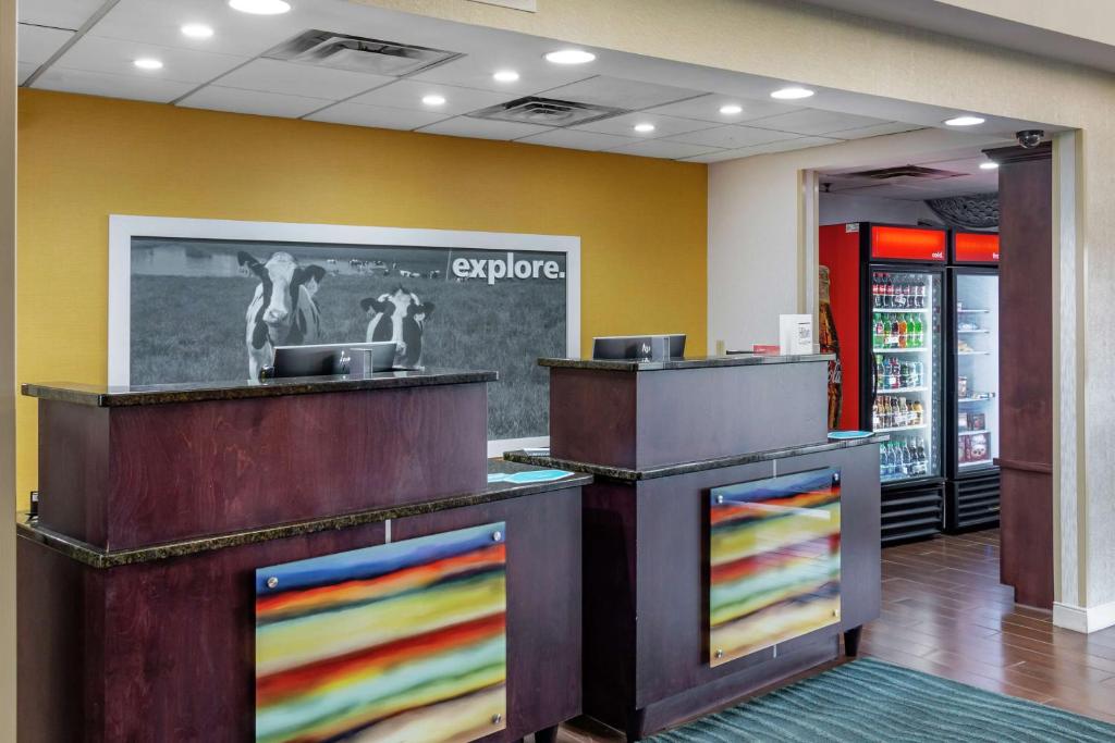 Hampton Inn Adel photo 1