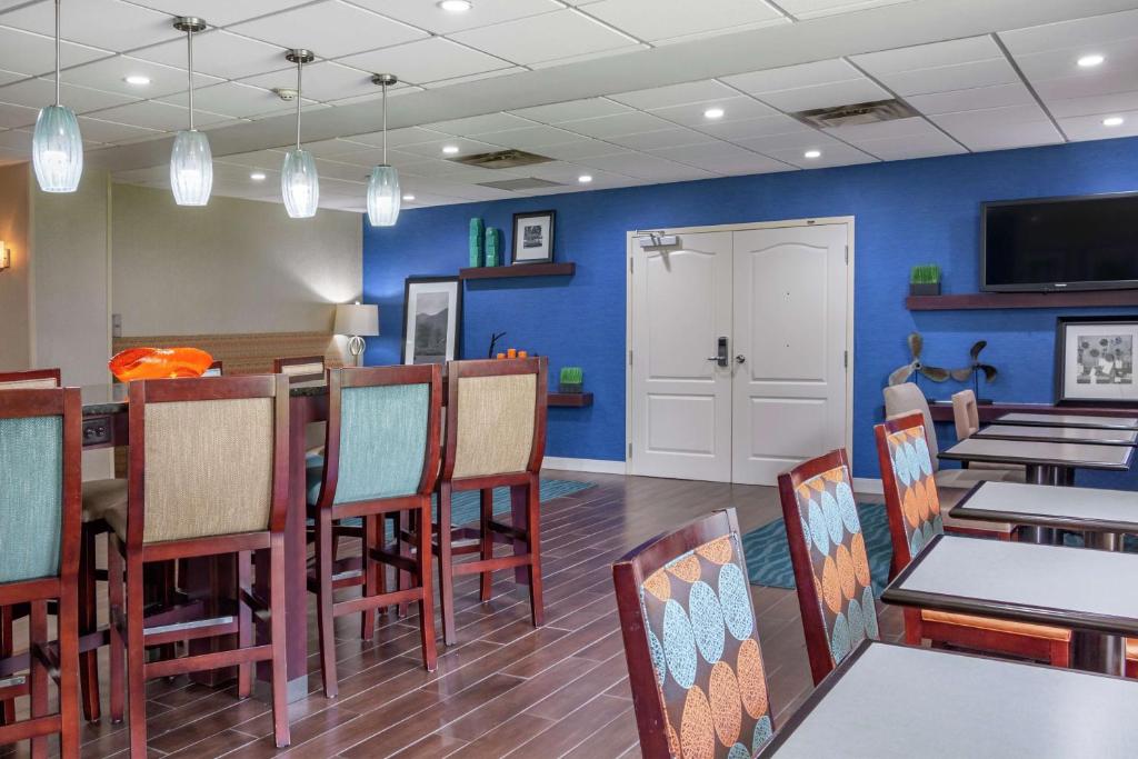 Hampton Inn Adel photo 3