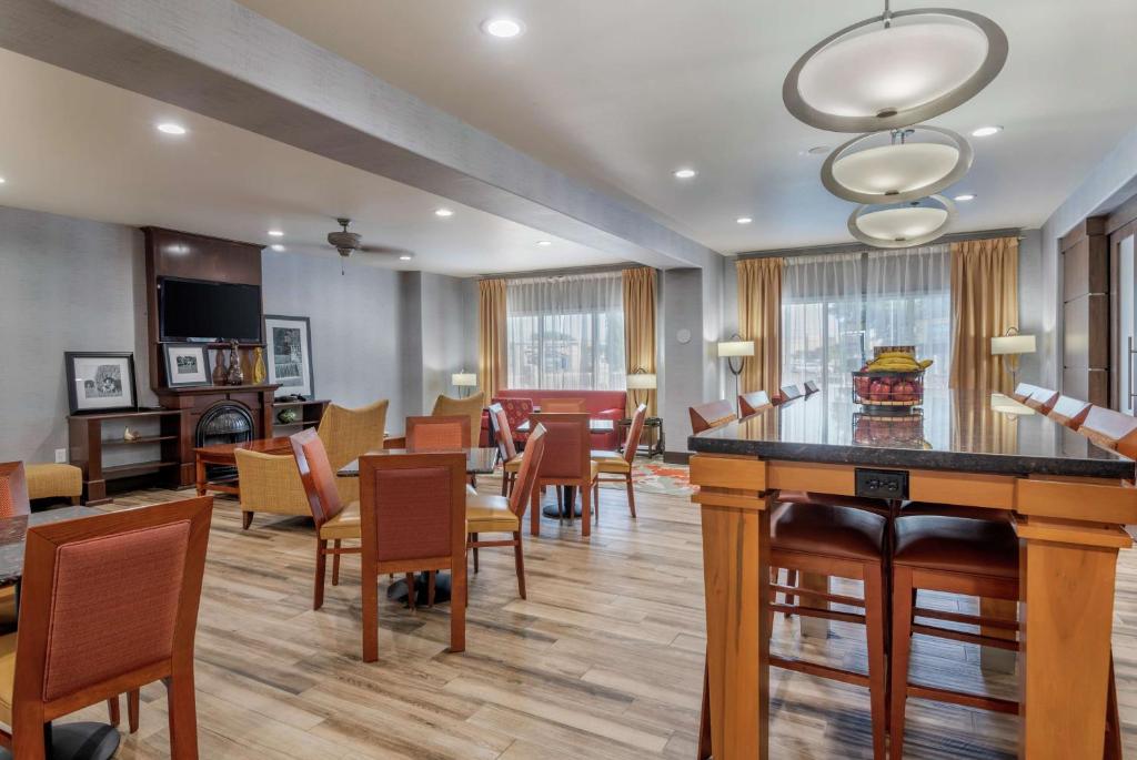 Hampton Inn Brownwood photo 3